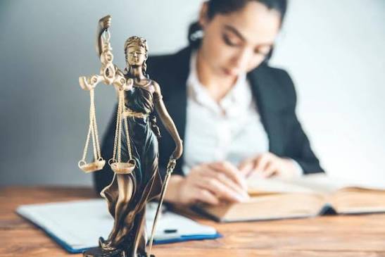 Рішення для адвокатів в Україні: Як адвокат може допомогти громадянам України Рішення для адвокатів в Україні: Як адвокат може допомогти громадянам України